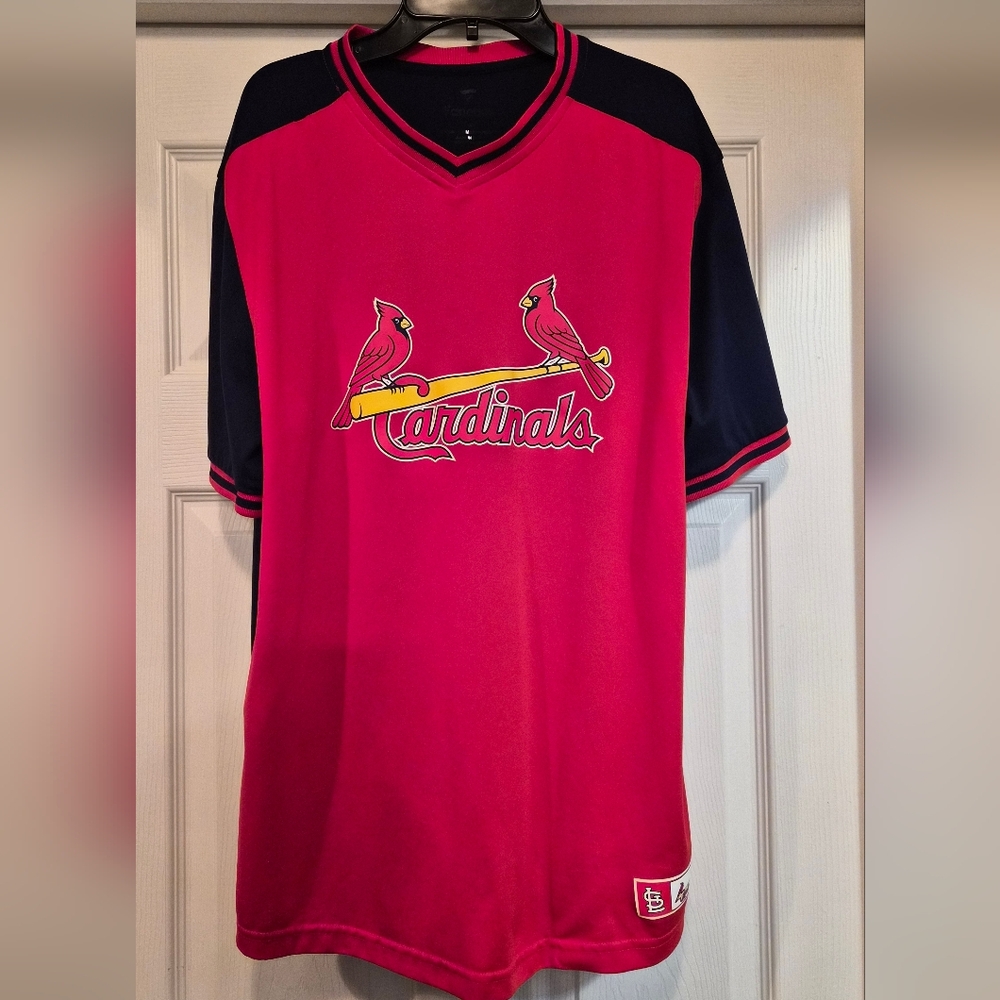 Mens M Cardinals shirt